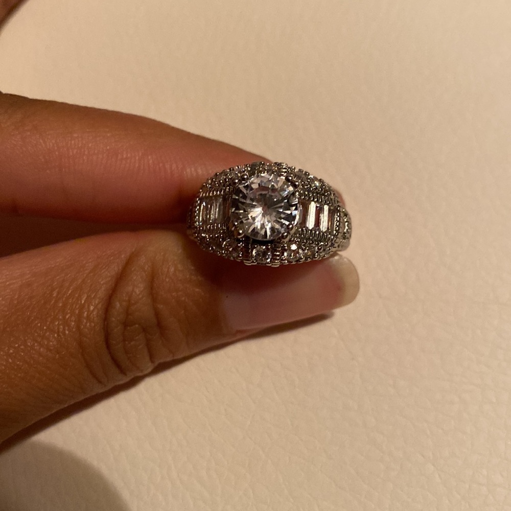 Ring - Picture 2 of 6